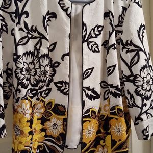 Three-quarter sleeve jacket. Cuffs will roll up